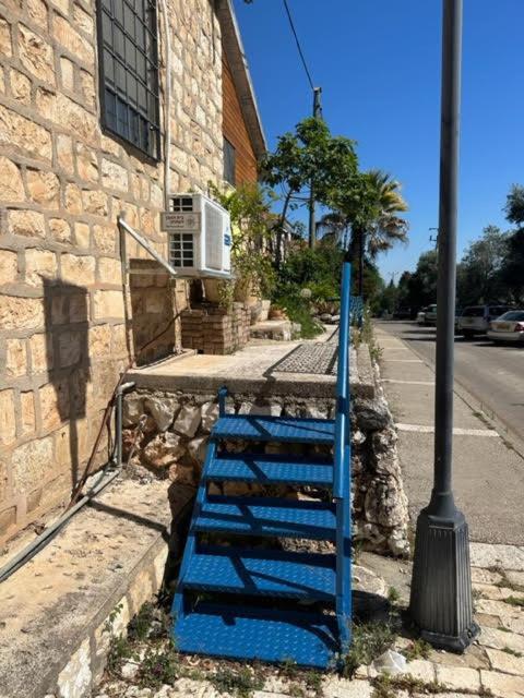 בית האבן העתיק מ-1885 עם מגונית פרטית בחצר Ros Pinna Kültér fotó